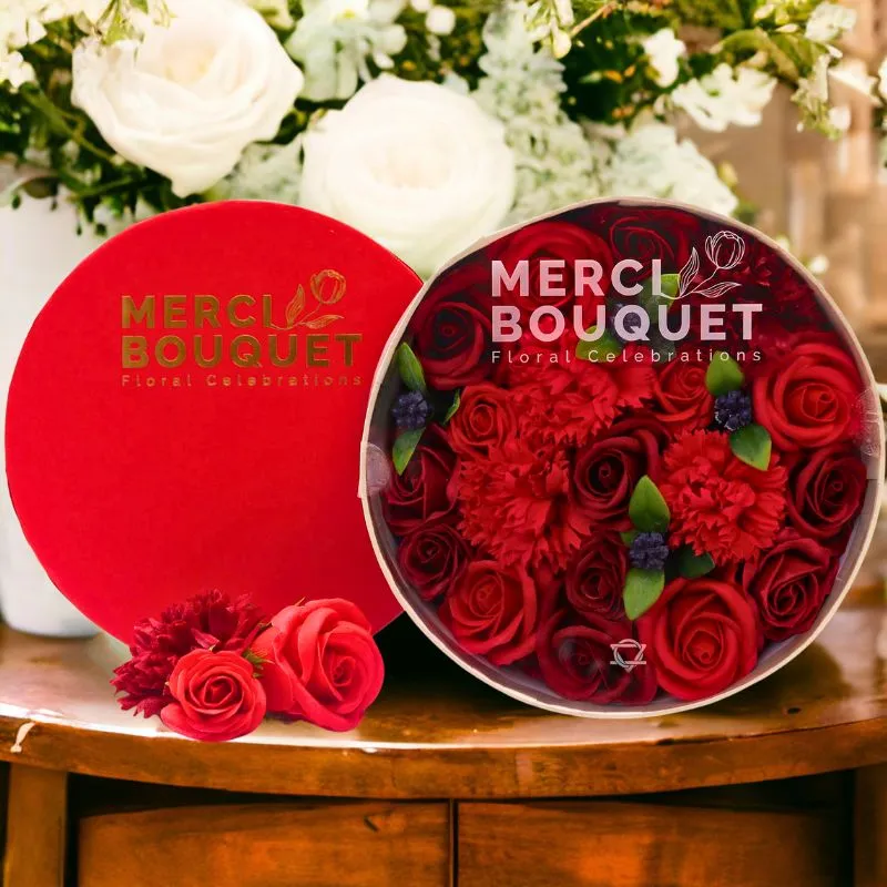 Cutie Cadou cu Flori de Sapun Classic Red Roses [0]