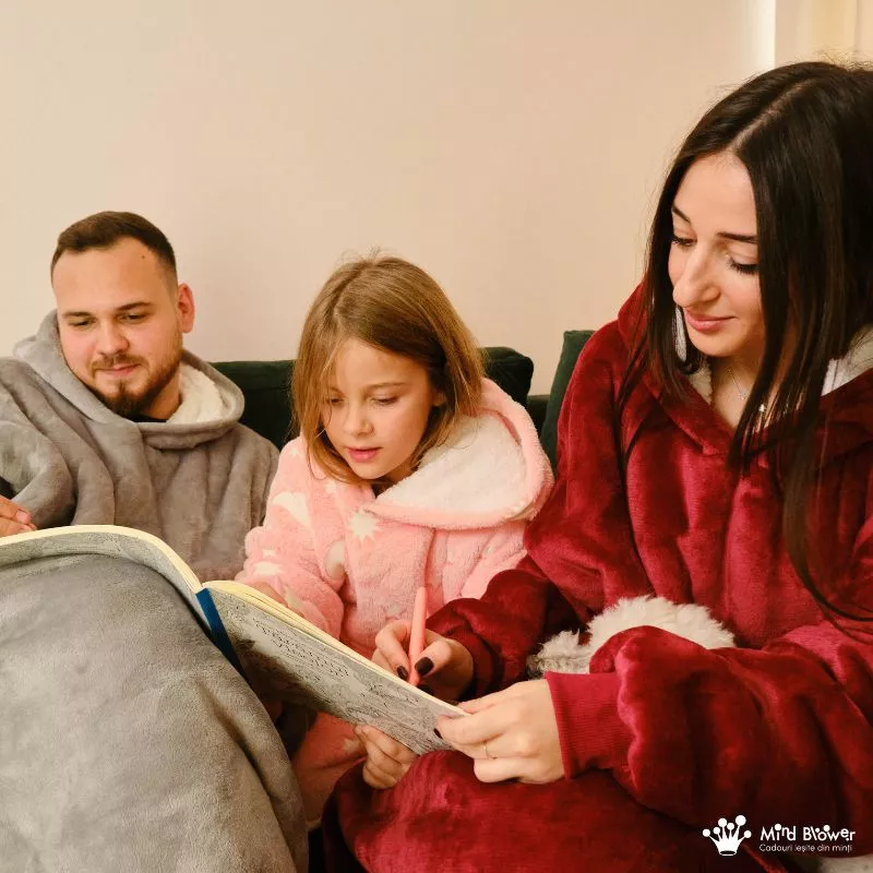 Hanorac patura cu maneci fete Luna Fosforescenta Roz cu buzunar cangur Flanel & Polar 440g/mp 105 cm [6]
