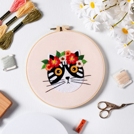 Kit Broderie DIY, Pisicuta cu flori, Crem [1]
