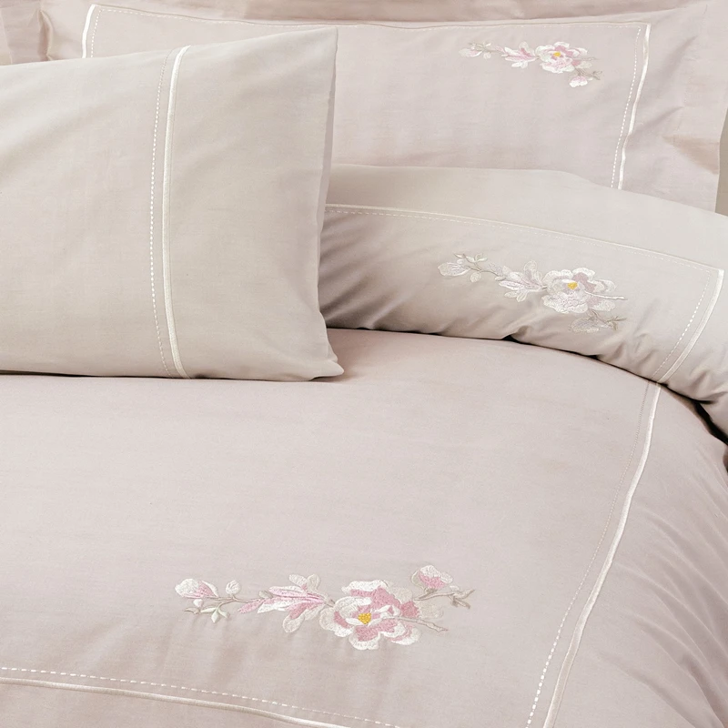 Lenjerie pat dublu, bumbac satinat, 200x220 cm, doua huse de perna, doua huse decorative [1]