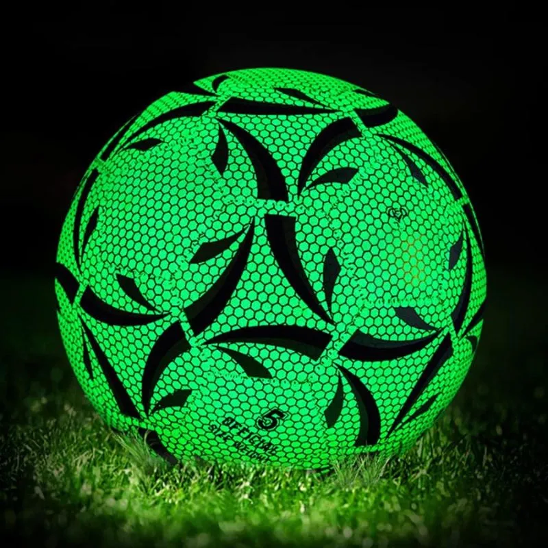Pentru Copilul din tine - Minge de fotbal cu efect fosforescent