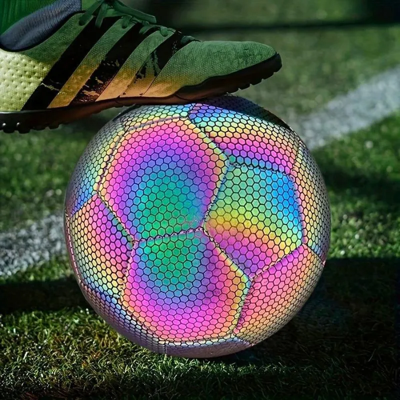 Pentru Copilul din tine - Minge de fotbal cu efect reflectorizant