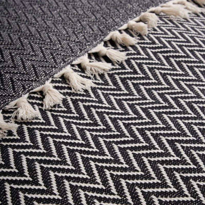 Patura din bumbac alb-negru cu ciucuri, design modern si elegant [1]