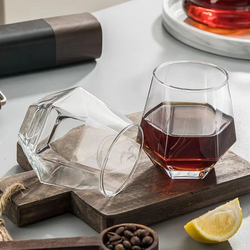 Cadouri de Casa Noua - Set 4 Pahare whiskey design Diamant