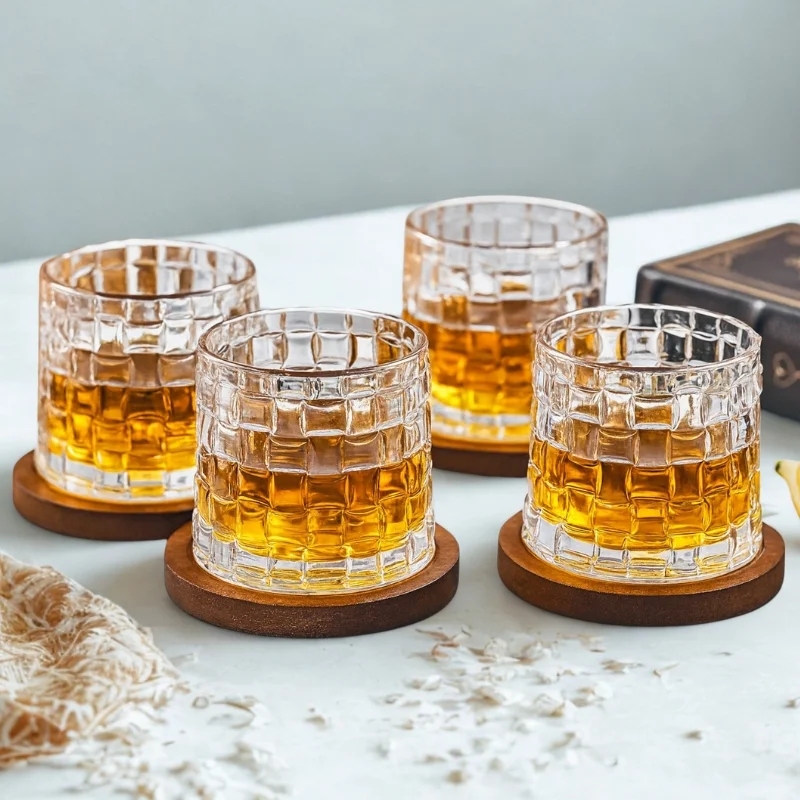 Cadouri de Casa Noua - Set 4 Pahare whiskey Rotativ cu baza din lemn