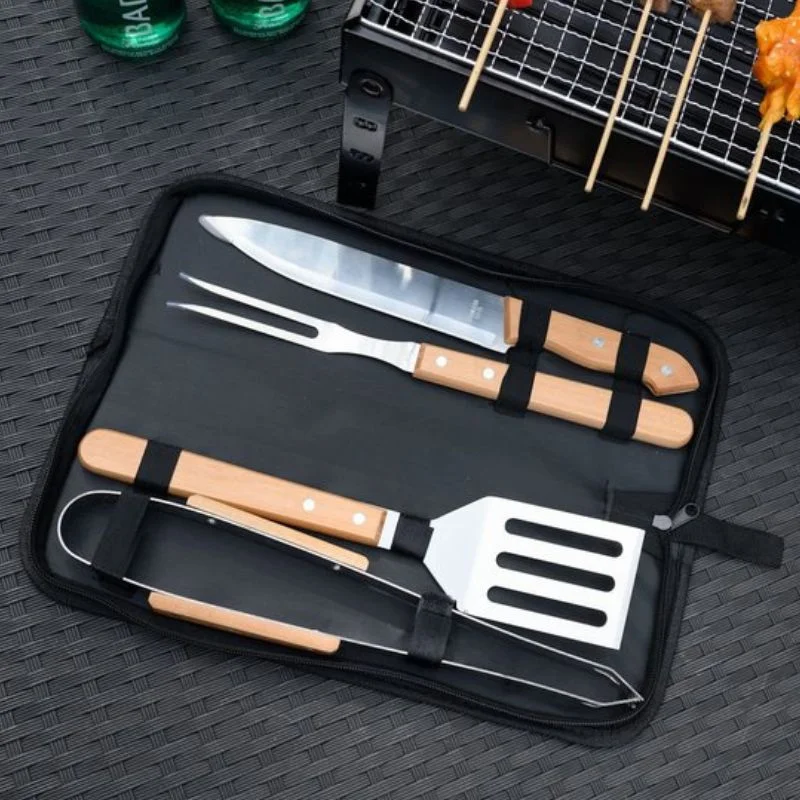 Cadouri pentru Mama - Set 4 ustensile gratar cu husa Oxford