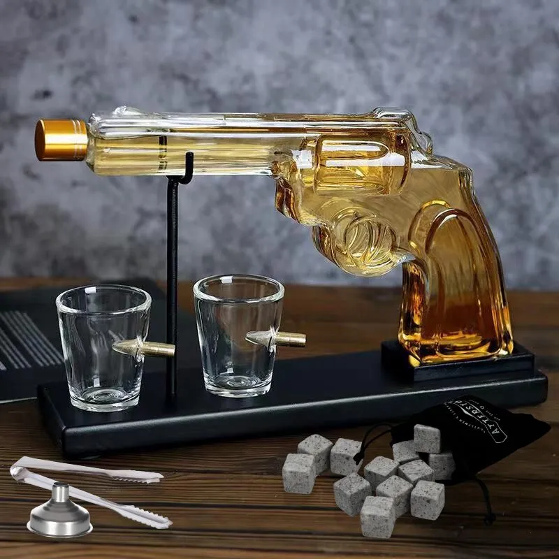 Decantoare - Set cadou decantor Pistol si 2 pahare cu glont