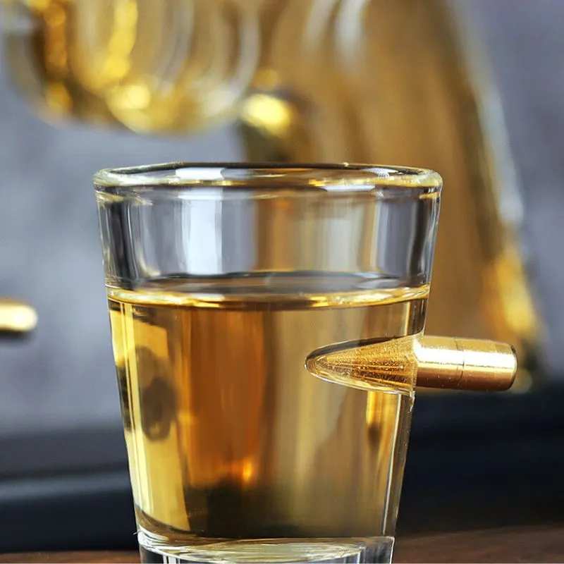 Set cadou decantor Pistol si 2 pahare cu glont [3]
