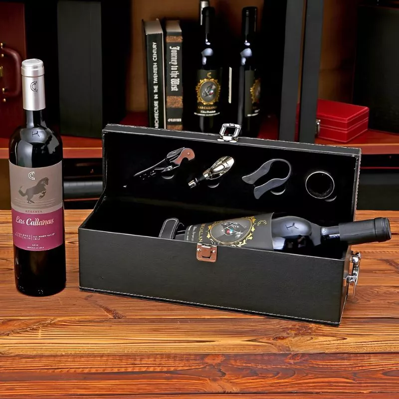 Cutie de vin Vinic pentru 1 sticla cu accesorii de vin incluse piele ecologica neagra eleganta [4]