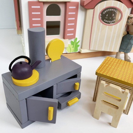 Cadouri - Set jucarii din lemn Mobilier papusi, 35 piese