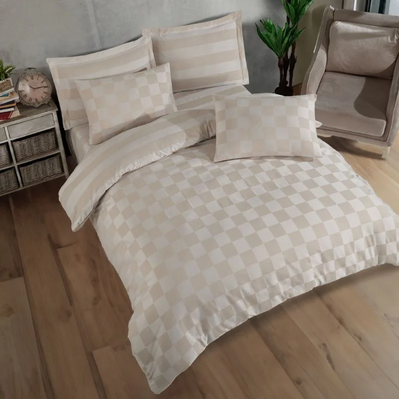 Cele mai noi - Set lenjerie pat satinat Kareli - Bej, 200x220 cm, 2 fete de perna