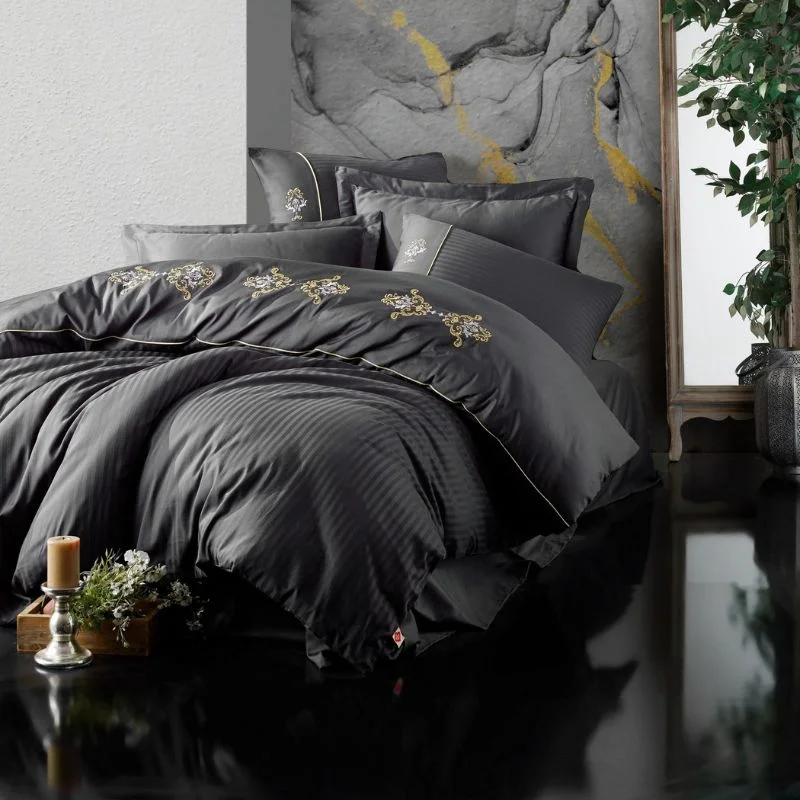 Cele mai noi - Set lenjerie satinata brodata King - Antracit, 200x220 cm, 4 fete de perna