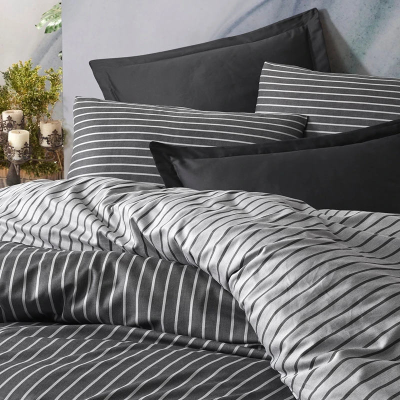 Set lenjerie satinata cu bambus Bamboo - Antracit, 200x220 cm, 4 fete de perna, cearsaf [1]