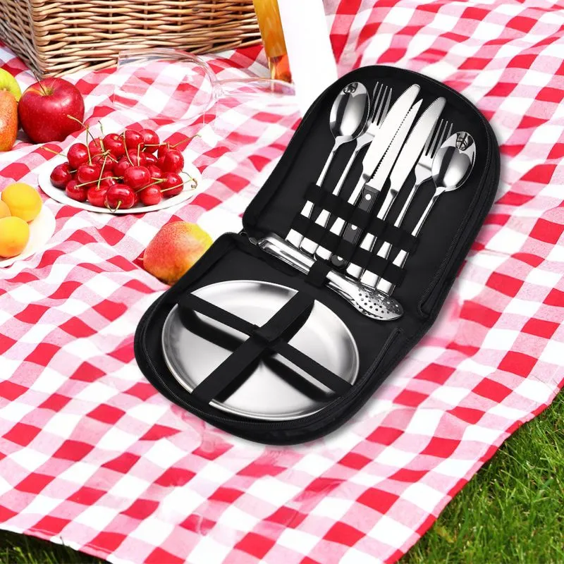 Cadouri pentru Mama - Set tacamuri si farfurii pentru picnic 10 piese