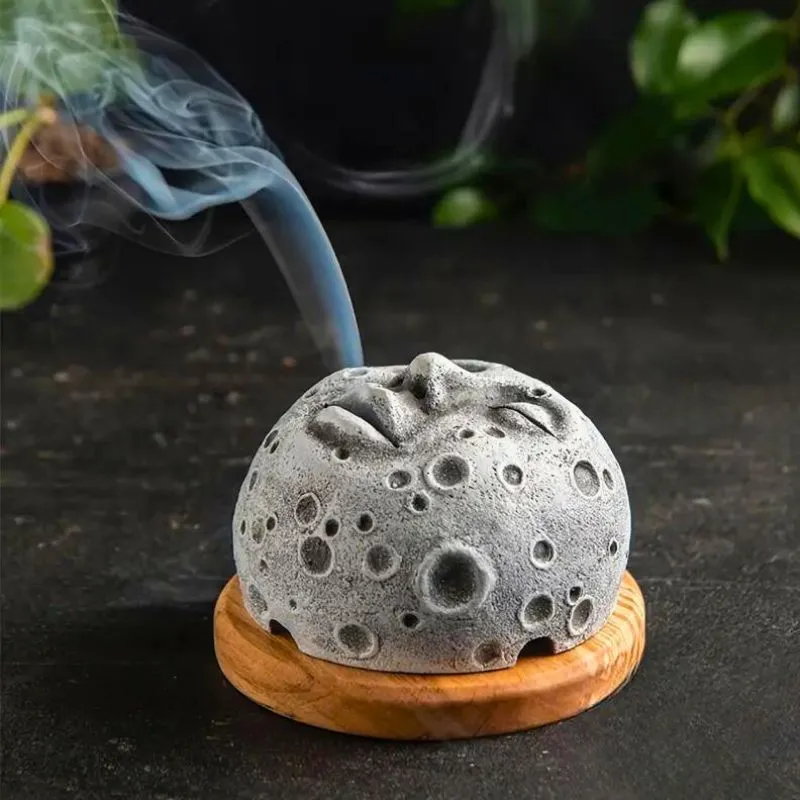 Cadouri Haioase - Suport conuri parfumate Moon face
