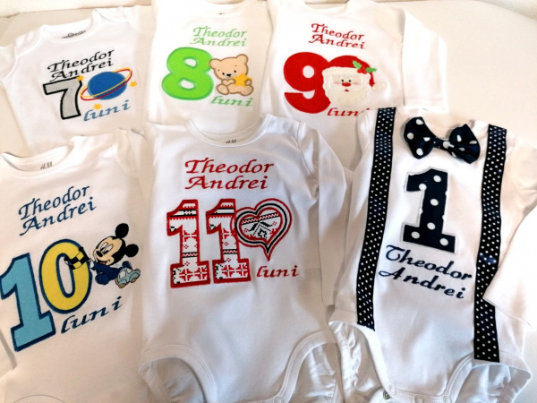 Set body-uri personalizate, pentru primele 12 luni [4]