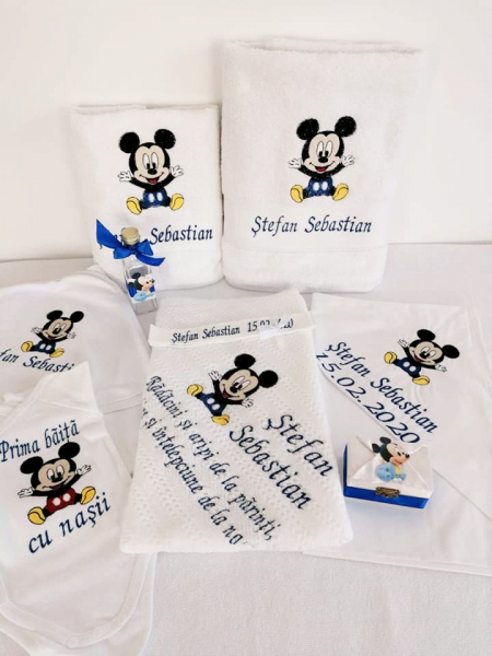Trusou botez personalizat 9 piese Mickey Mouse [2]