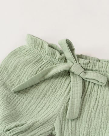 Tricouri - Compleu de vara din muselina cu pantaloni scurti si bluza verde salvie