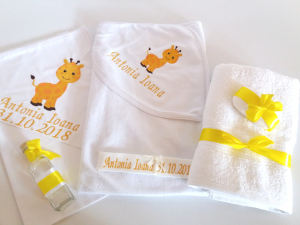 Trusouri personalizate fetite - Trusou botez personalizat 6 piese Girrafe