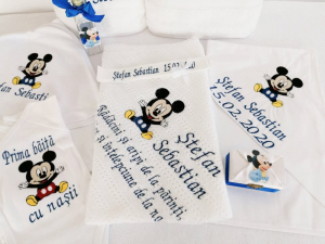 Trusou botez personalizat 9 piese Mickey Mouse [0]