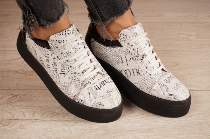 Pantofi dama tip adidas din piele naturala lacuita neagra si cu imprimeu ziar cu varf rotund si talpa 3 cm 60220-20 [2]