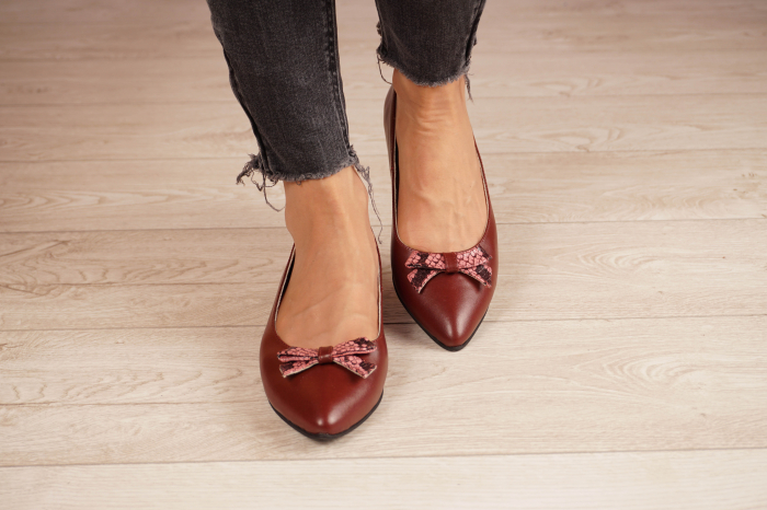 Pantofi dama tip balerini din piele naturala bordo si cu imprimeu sarpe cu varf ascutit stileto si toc mic gros imbracat 1 cm 62320-21 [4]
