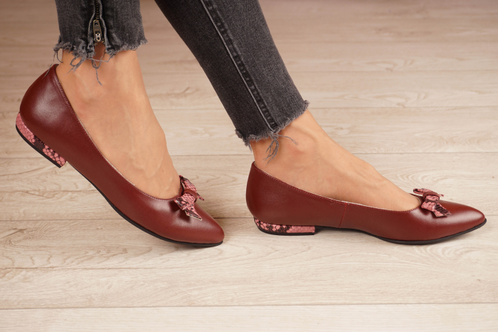 Pantofi dama tip balerini din piele naturala bordo si cu imprimeu sarpe cu varf ascutit stileto si toc mic gros imbracat 1 cm 62320-21 [3]