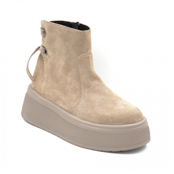 Gheata dama casual din piele naturala intoarsa bej cappucino cu accesorii metaloce, varf rotund si talpa 5 cm 71120-1-24 [2]