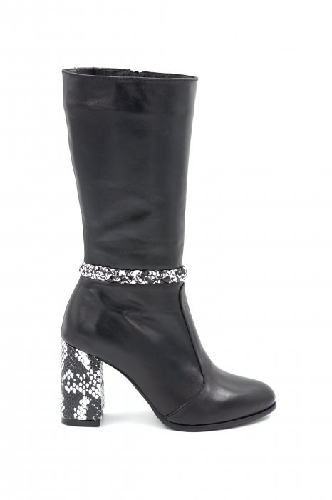 Cizme dama elegante scurte din piele naturala neagra si cu imprimeu sarpe alb negru cu varf rotund si toc inalt gros imbracat 8 cm 72018-3-24 [1]