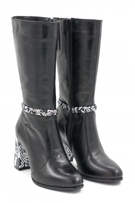 Cizme dama elegante scurte din piele naturala neagra si cu imprimeu sarpe alb negru cu varf rotund si toc mediu gros imbracat 8 cm 72018-3-24 [3]