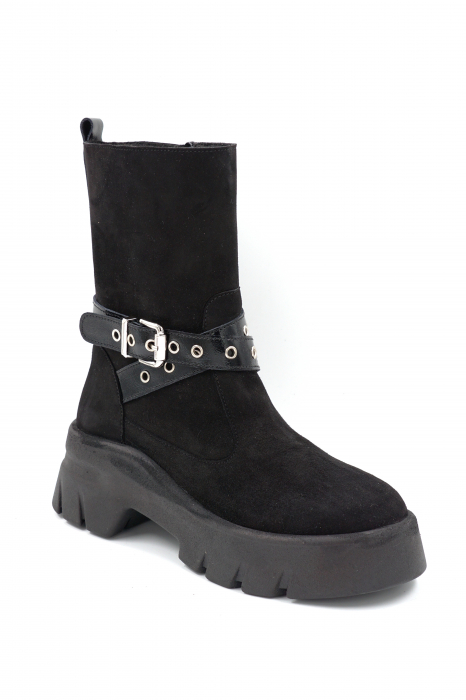 Cizme dama casual scurte din piele naturala intoarsa si lacuita neagra cu varf rotund, talpa inalta de 5 cm si accesorii metalice 75719-24 [2]