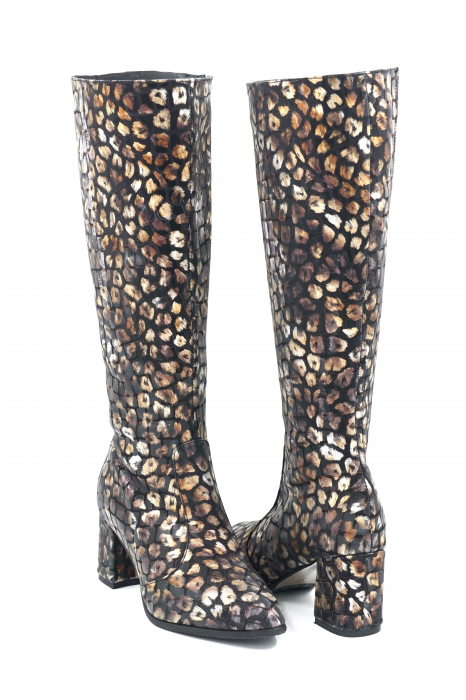 Cizme dama lungi elegante din piele naturala cu imprimeu animal print 3D cu varf rotund si toc mediu gros imbracat 7 cm 70123-23 [4]