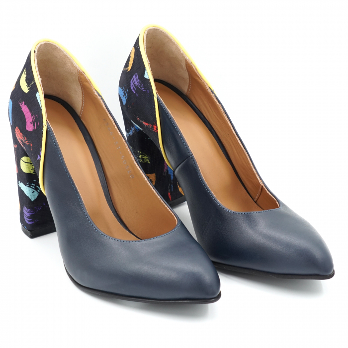 Pantofi dama din piele naturala bleumaren si cu imprimeu multicolor cu varf ascutit si toc inalt gros imbracat 9 cm 50320-1-24 [3]
