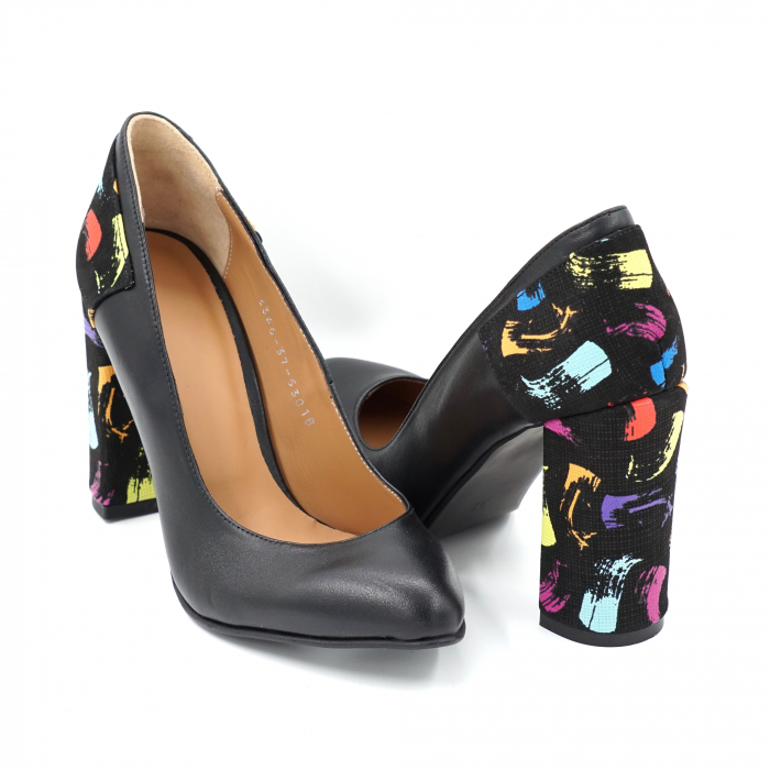 Pantofi dama din piele naturala neagra si cu imprimeu multicolor cu varf ascutit si toc inalt gros imbracat 9 cm 53018-1-24 [2]