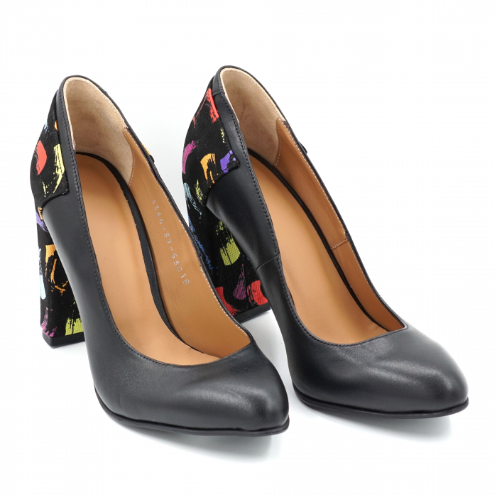 Pantofi dama din piele naturala neagra si cu imprimeu multicolor cu varf ascutit si toc inalt gros imbracat 9 cm 53018-1-24 [4]
