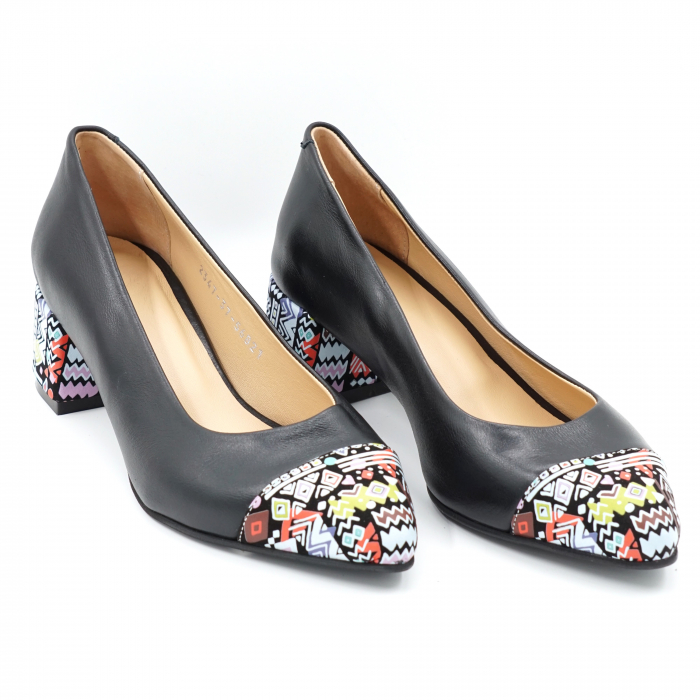 Pantofi dama din piele naturala neagra si cu imprimeu multicolor cu varf ascutit si cu toc mic gros imbracat 4 cm 56821-24 [3]
