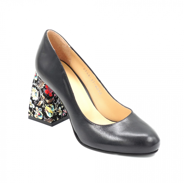 Pantofi dama din piele naturala neagra si cu imprimeu floral cu varf rotund si toc mediu gros imbracat 8 cm 8052-1-24 [3]