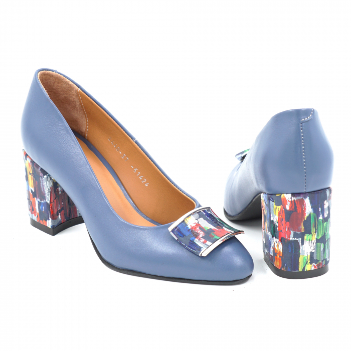 Pantofi dama din piele naturala albastru deschis si cu imprimeu multicolor cu varf ascutit si toc mediu gros imbracat de 7 cm 51424-25 [3]