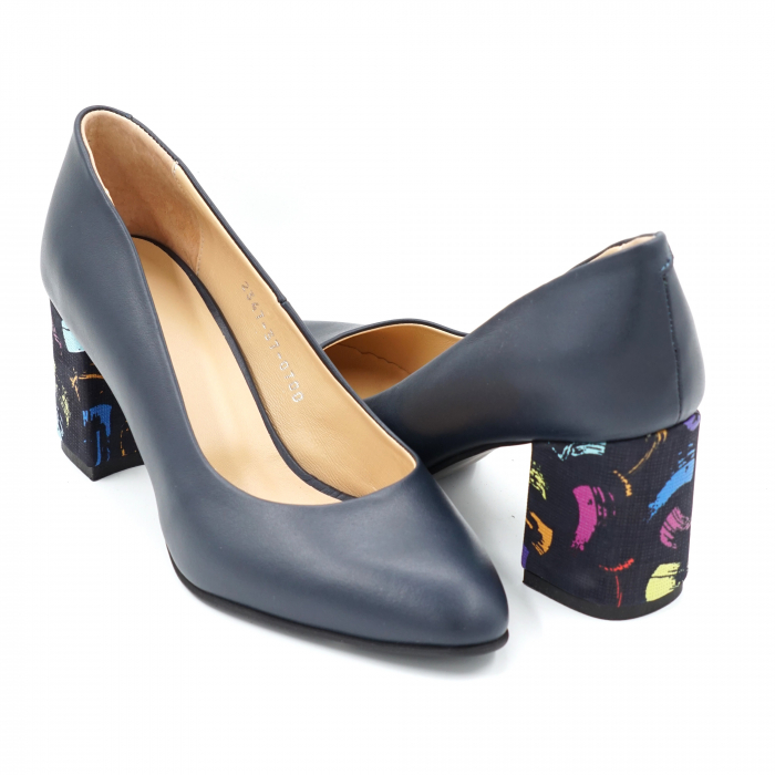 Pantofi dama din piele naturala bleumaren si cu imprimeu multicolor cu varf rotund si toc mic gros imbracat 6 cm 0700-24 [2]