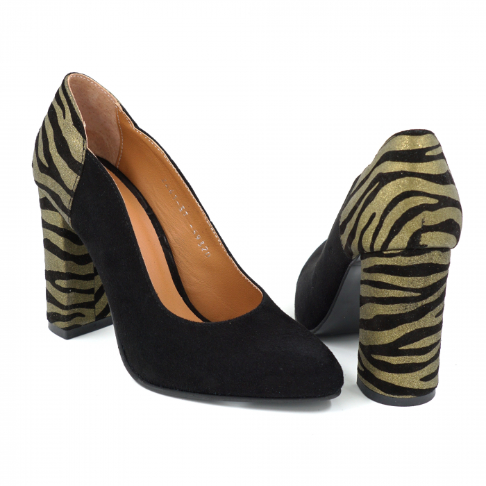 Pantofi dama din piele naturala intoarsa neagra si cu imprimeu zebra negru cu dungi aurii cu varf ascutit si toc inalt gros imbracat de 9 cm 59320-25 [5]