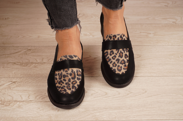 Pantofi dama casual loafers din piele naturala intoarsa neagra si cu imprimeu animal print cu varf rotund si talpa 2 cm  58120-21 [4]