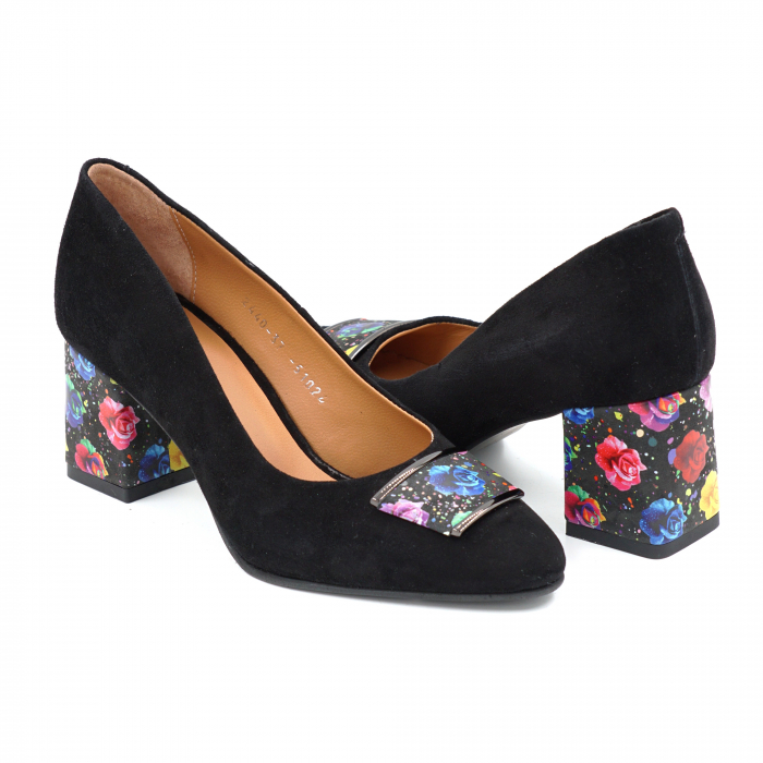 Pantofi dama din piele naturala intoarsa neagra si cu imprimeu floral multicolor cu varf ascutit si toc mic gros imbracat 6 cm 51024-25 [1]