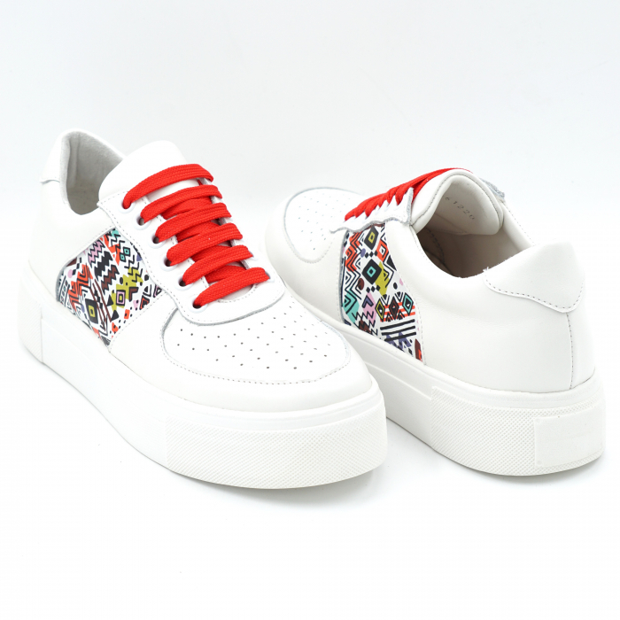 Pantofi dama tip adidas  din piele naturala alba si cu imprimeu colorat cu varf rotund si talpa joasa 3 cm 61220-24 [4]