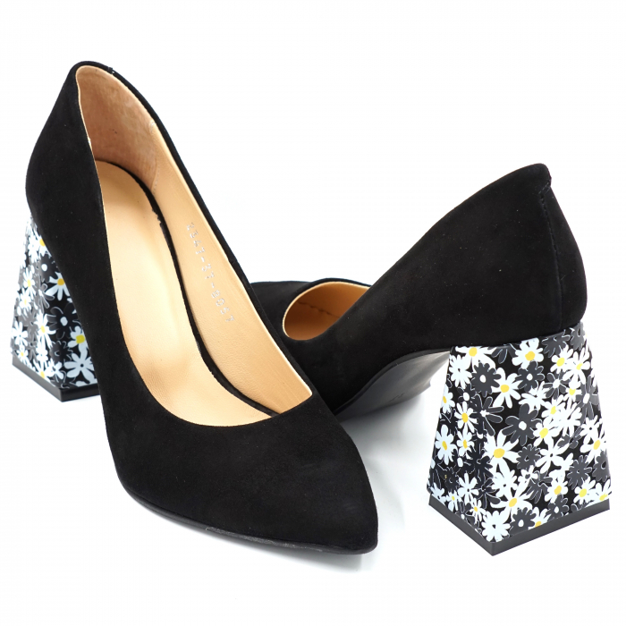 Pantofi din piele naturala intoarsa neagra si cu imrpimeu floral cu varf ascutit stileto si toc mediu gros imbracat 8 cm 8057-7-24 [4]