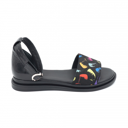 Sandale casual & sport dama - Sandale dama din piele naturala lacuita neagra si cu imprimeu multicolor cu varf rotund si talpa joasa 2 cm 4721-3-24