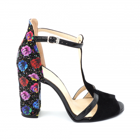 Sandale damă - Sandale dama din piele naturala intoarsa neagra si cu imprimeu floral, cu varf rotund si toc inalt gros imbracat 9 cm 3419-26 - Copie