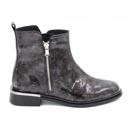 Ghete casual & bocanci dama - Ghete dama casual din piele naturala lacuita croc gri cu negru, cu fermoar metalic, cu varf rotund si talpa 3 cm  74921-23