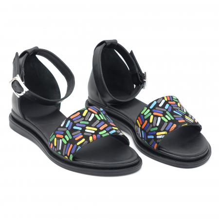 Sandale dama din piele naturala lacuita neagra si cu imprimeu multicolor, cu varf rotund si talpa joasa 2 cm 4721-4-24 [2]
