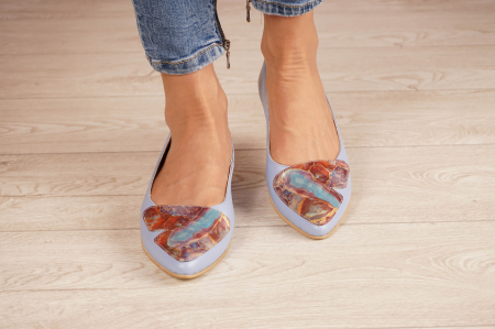 Pantofi dama tip balerini din piele naturala albastru deschis bleu si cu imprimeu cu varf ascutit stileto si toc mic gros imbracat 1 cm 61920-21 [3]