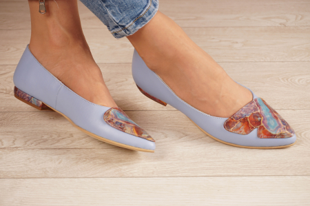 Pantofi dama tip balerini din piele naturala albastru deschis bleu si cu imprimeu cu varf ascutit stileto si toc mic gros imbracat 1 cm 61920-21 [1]